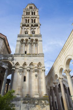 Bir Roma kemerli Saint Domnius Katedrali Çan Kulesi, Split Hırvatistan.