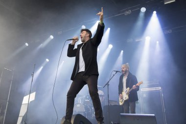 Traena, Norveç - 6 Temmuz 2017: Amerikalı blues rock grubu Rafferty'nin Traenafestival'deki konseri, küçük Traena adasında müzik festivali