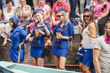 Amsterdam, Hollanda - 1 Ağustos 2015: Katılımcıların korunması insan hakları ve sivil eşitlik - Prinsengracht, Amsterdam Eşcinsel gurur geçit için yıllık olay