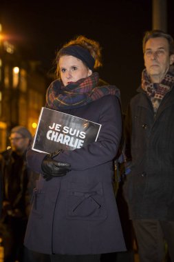 Amsterdam, Hollanda, 08 Ocak 2015: Paris'te Charlie Hebdo'ya yapılan saldırıyla dayanışma içinde şeytani bir yer, Fransa'da 07 Ocak