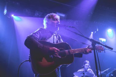 Amsterdam, Hollanda - 01 Mart 2018: Amerika şarkıcı ve gitarist Lee Ranaldo Bitterzoet Paradiso Amsterdam Konseri. Lee Ranaldo Sonic Youth'un eski bir üyesiydi.;
