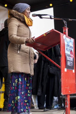 Amsterdam, Hollanda - 6 Şubat 2016: Irkçılığı ve İslamofobi'yi protesto etmek için düzenlenen 