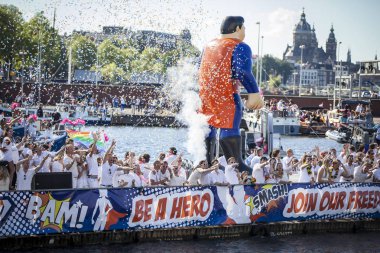 Amsterdam, Hollanda 06 Ağustos 2016: Insan hakları ve sivil eşitliğin korunması için yıllık etkinliğe katılanlar 