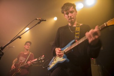 Amsterdam, Hollanda - 11 Şubat 2016: Hollandalı indie rock üçlüsü Bombay'ın Ot301 konserinde Albüm Yayın Gösterisi için konseri