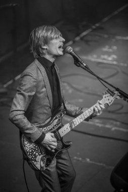 Amsterdam, Hollanda - 21 Şubat 2016: İngiliz psychedelic rock grubu Kula Shaker'ın Paradiso konser salonunda ki Albüm albümü K 2.0 için konseri