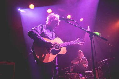 Amsterdam, Hollanda - 01 Mart 2018: Amerika şarkıcı ve gitarist Lee Ranaldo Bitterzoet Paradiso Amsterdam Konseri. Lee Ranaldo Sonic Youth'un eski bir üyesiydi.;