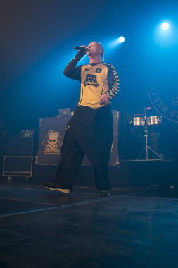 Amsterdam, Hollanda -16 Nisan 2017: Bosnalı rock müzik grubu Dubioza Kolektiv'in konseri Melkweg'de