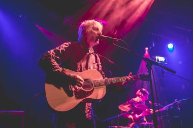 Amsterdam, Hollanda - 01 Mart 2018: Amerika şarkıcı ve gitarist Lee Ranaldo Bitterzoet Paradiso Amsterdam Konseri. Lee Ranaldo Sonic Youth'un eski bir üyesiydi.;