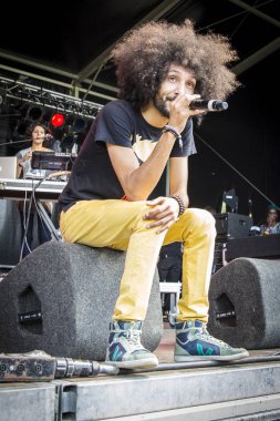 Amsterdam, Hollanda - 3 Temmuz 2016: Amsterdam Roots Open Air'de alternatif Electro-Hip Hop Faslı grup N3rdistan konseri, Oosterpark'ta ücretsiz halk kültür festivali düzenlendi
