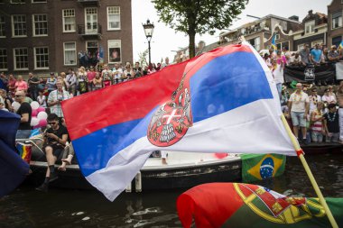 Amsterdam, Hollanda - 1 Ağustos 2015: Katılımcıların korunması insan hakları ve sivil eşitlik - Prinsengracht, Amsterdam Eşcinsel gurur geçit için yıllık olay