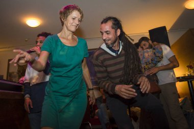 Gerçek Afrika 19-08-2017 İnsanlar eğleniyor 