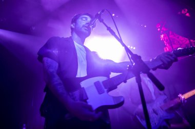 Amsterdam, Hollanda - 4 Ekim 2017: Amerikalı rock şarkıcısı Hanni El Khatib'in Bitterzoet Paradiso konseri