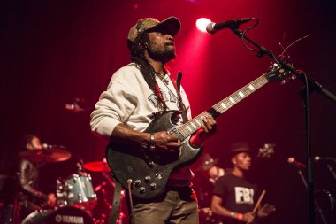 Utrecht, Hollanda - 11 Aralık 2016: Kongolu grup Mbongwana Star'ın Utrecht'teki Tivoli Vredenburg konseri