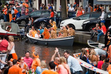 Amsterdam, Hollanda, 30 Nisan 2014: resmi ulusal bayram Kral günü kutlaması - Koningsdag - Kral Willem'in doğum gününü kutlamak için her yıl 30 Nisan'da tüm ülkede düzenlendi