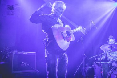 Amsterdam, Hollanda - 01 Mart 2018: Amerika şarkıcı ve gitarist Lee Ranaldo Bitterzoet Paradiso Amsterdam Konseri. Lee Ranaldo Sonic Youth'un eski bir üyesiydi.;