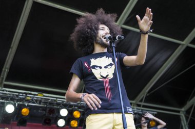 Amsterdam, Hollanda - 3 Temmuz 2016: Amsterdam Roots Open Air'de alternatif Electro-Hip Hop Faslı grup N3rdistan konseri, Oosterpark'ta ücretsiz halk kültür festivali düzenlendi