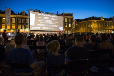 Amsterdam, Hollanda - 25 Ağustos 2016: Dünya Sineması Amsterdam'da, 18-27/08/2016 tarihleri arasında düzenlenen dünya film festivali Marie Heinekenplein'de Filipin filmi Blanka'nın açık hava gösterimi