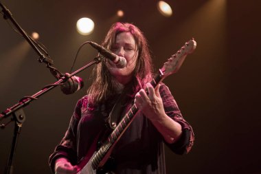 Amsterdam, Hollanda - 22 Ekim 2017: Amerikalı alternatif rock grubu Breeders'ın 1989'da Kim Deal of the Pixies tarafından Amsterdam'daki Venue Melkweg'de kurduğu konseri