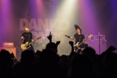 Amsterdam, Hollanda - 19 Mart 2017: Kanadalı hard rock heavy metal grubu Danko Jones'un Melkweg konseri