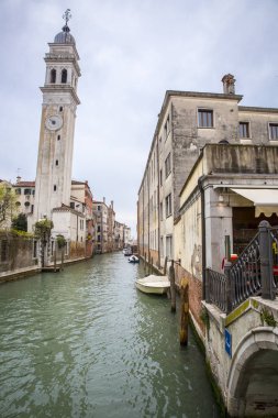 Chiesa di San Giorgio dei Greci kilise çan kulesiyle küçük kanal - campanile