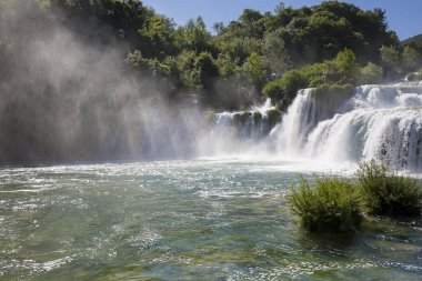Güzel doğanın Manzara Görünümü, Su ve Şelale Krka Milli Parkı, Coatia at