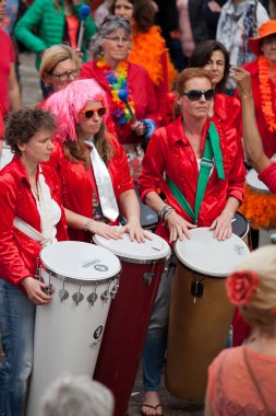Amsterdam, Hollanda, 30 Nisan 2014: resmi ulusal bayram Kral günü kutlaması - Koningsdag - Kral Willem'in doğum gününü kutlamak için her yıl 30 Nisan'da tüm ülkede düzenlendi