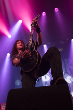 Amsterdam, Hollanda - 19 Mart 2017: Kanadalı hard rock grubu Danko Jones'un Norveçli hard rock grubu Audrey Horne Concert ile Melkweg'de destek hareketi