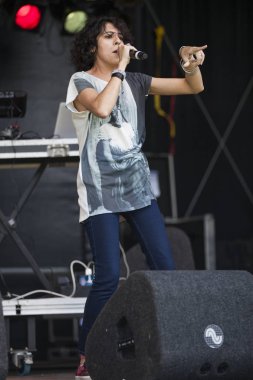 Amsterdam, Hollanda - 3 Temmuz 2016: Amsterdam Roots Open Air'de alternatif Electro-Hip Hop Faslı grup N3rdistan konseri, Oosterpark'ta ücretsiz halk kültür festivali düzenlendi