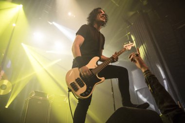 Amsterdam, Hollanda - 19 Mart 2017: Kanadalı hard rock heavy metal grubu Danko Jones'un Melkweg konseri