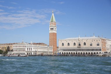 Saint Mark Meydanı veya San Marco Meydanı, Doges Sarayı veya San Giorgio Adası, İtalya 'dan Palazzo Ducale ve Campanile manzarası