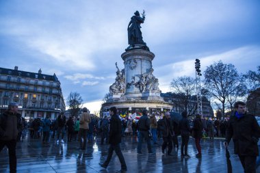 Paris, Fransa 10 Ocak 2016: Bombalama ve silahlı saldırı kurbanlarıanısına tören, Charlie Hebdo terör saldırısı anısına 