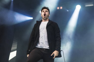 Traena, Norveç - 6 Temmuz 2017: Amerikalı blues rock grubu Rafferty'nin Traenafestival'deki konseri, küçük Traena adasında müzik festivali