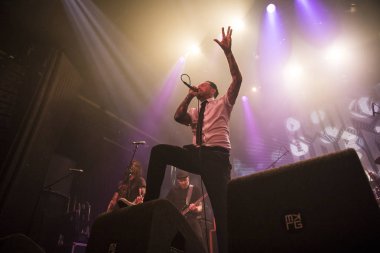Amsterdam, Hollanda - 19 Mart 2017: Kanadalı hard rock grubu Danko Jones'un Norveçli hard rock grubu Audrey Horne Concert ile Melkweg'de destek hareketi