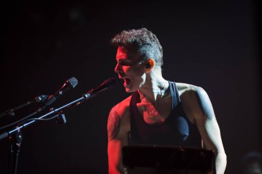 Amsterdam, Hollanda - 2 Kasım 2017: İsrailli şarkıcı Asaf Avidan'ın Amsterdam'daki Venue Melkweg konseri