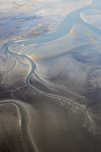 Çamur Kum Banka Sarma Ile Düşük Gelgit Mudflat Kıyı Şeridi — Stok fotoğraf