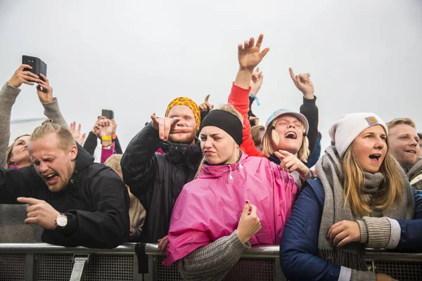 Traena Norway July 2016 Audience Cheering Concert Norwegian Musician Songwriter — стоковое фото