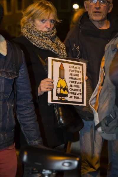 荷兰阿姆斯特丹 2015年1月8日 声援1月7日在法国巴黎对查理 赫布多的袭击的恶魔站 — 图库照片