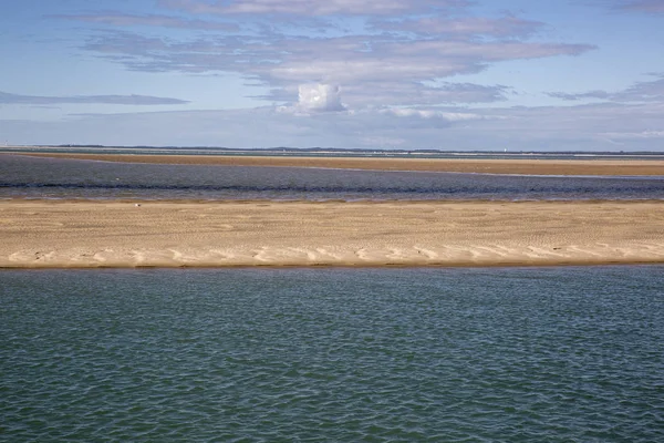 Meereslandschaft Mit Wasser Sandbank Und Weißer Wolke Garonne Mündung Bei — Stockfoto