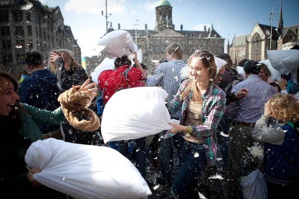 Ámsterdam Países Bajos Holanda Septentrional Sábado Abril 2014 Pelea Almohadas —  Fotos de Stock