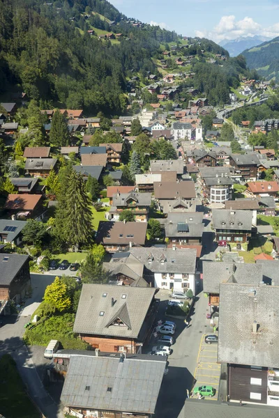 Champery Village havadan görünümü. Alpler dağ masifi, Kantonlar de Valais, İsviçre Alpleri, İsviçre