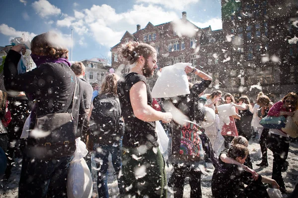 Ámsterdam Países Bajos Holanda Septentrional Sábado Abril 2014 Pelea Almohadas —  Fotos de Stock