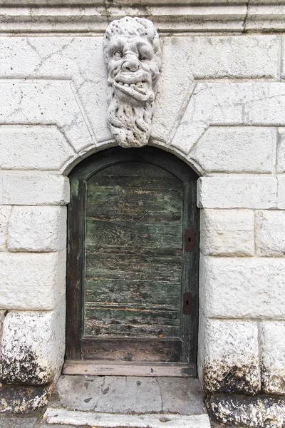 Γελοίο Πρόσωπο Του Ένα Τέρας Γλυπτό Μια Εκκλησία Στην Βενετία — Φωτογραφία Αρχείου