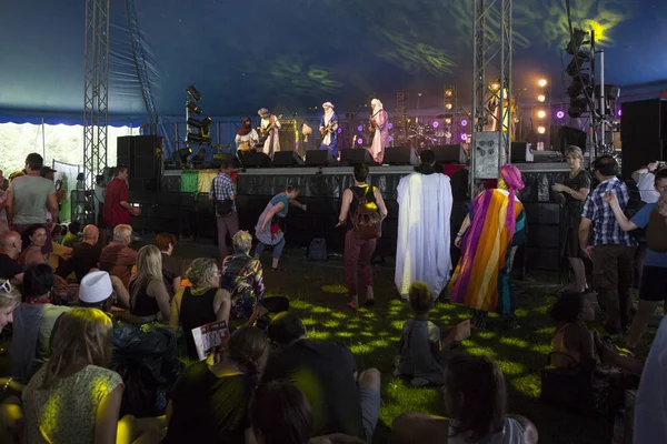 네덜란드 암스테르담 2015년 모로코 제너레이션 타라갈테의 콘서트에서 관객들 프라켄다엘에서 열리는 — 스톡 사진
