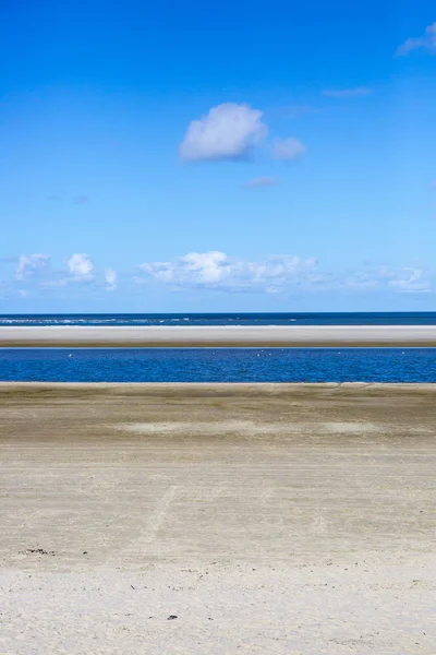 空海滩在岛 Ameland 在荷兰 — 图库照片