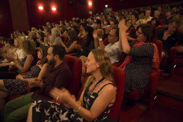 Amsterdam, Hollanda - 27 Ağustos 2016: Dünya Sineması Amsterdam'ın kapanış ödül törenine seyirci, 18-27/08/2016 tarihleri arasında düzenlenen dünya film festivali