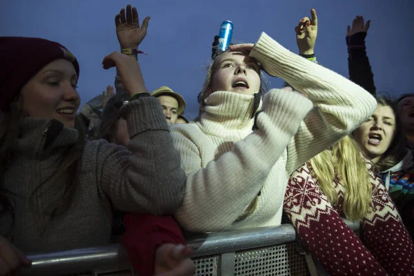 Traena Norvège Juillet 2015 Les Fans Applaudissent Avec Les Bras — Photo