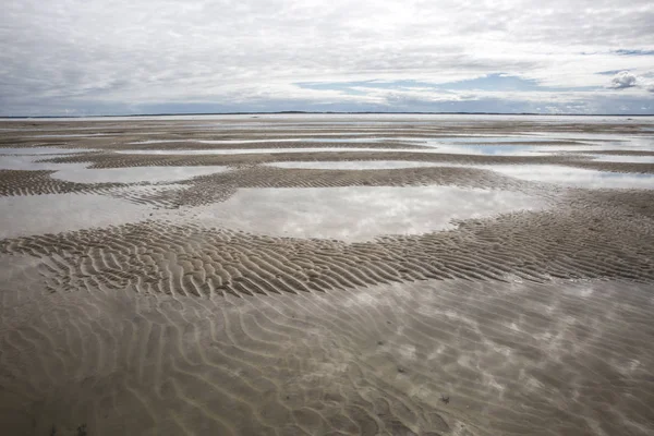 Deniz kıyısı manzarası, Royan, Fransa yakınlarındaki Garonne haliçleri.