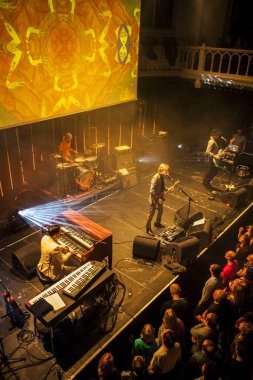 Amsterdam, Hollanda - 21 Şubat 2016: İngiliz psychedelic rock grubu Kula Shaker'ın Paradiso konser salonunda ki Albüm albümü K 2.0 için konseri