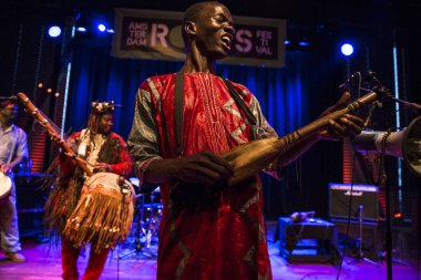 Amsterdam, Hollanda - 3 Temmuz 2015: Afrikalı grup Bko Quintet'in Bimhuis'te konseri, amsterdam roots kültür ve dünya müzik festivali kapsamında.