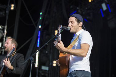 Nyon, İsviçre - 20 Temmuz 2017: Fransız ska grubu Tryo'nun Fransız şarkıcı Vianney'i konuk oyuncu olarak ağırlatan konseri, Paleo Festivali
